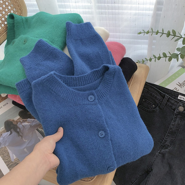 Ühevärviline mudel paljaste õlgadega naiste kootud vest