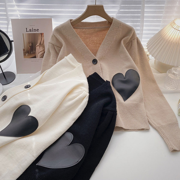 Cardigan dama cu nasturi si decolteu spitz - in trei culori