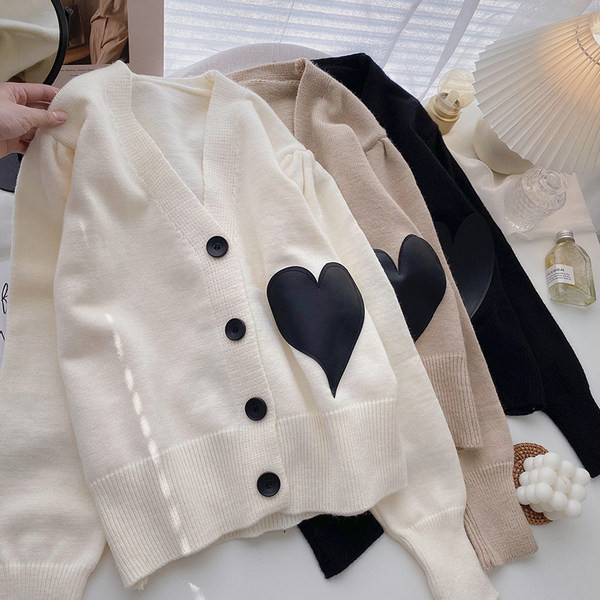 Cardigan dama cu nasturi si decolteu spitz - in trei culori