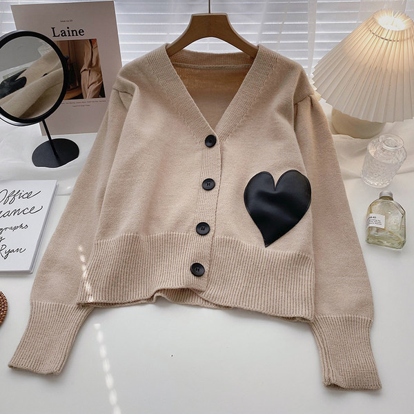 Cardigan dama cu nasturi si decolteu spitz - in trei culori