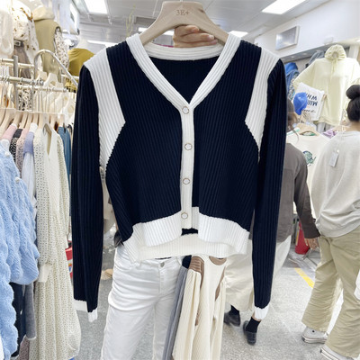 Naiste sügisvest pikkade varrukate ja nööpidega