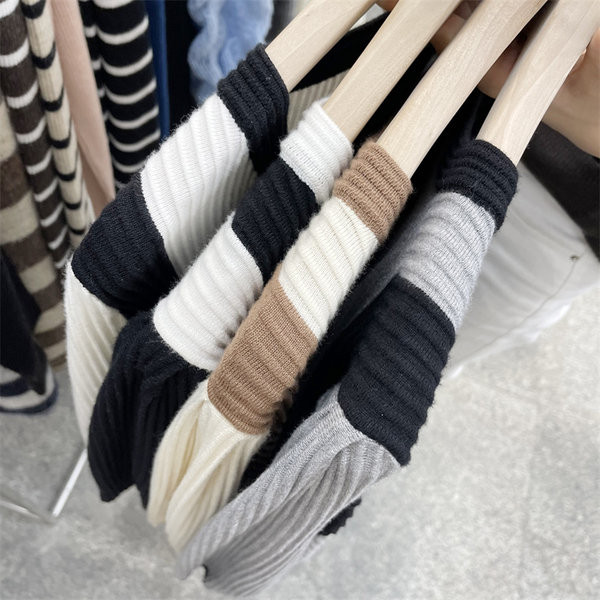 Naiste sügisvest pikkade varrukate ja nööpidega