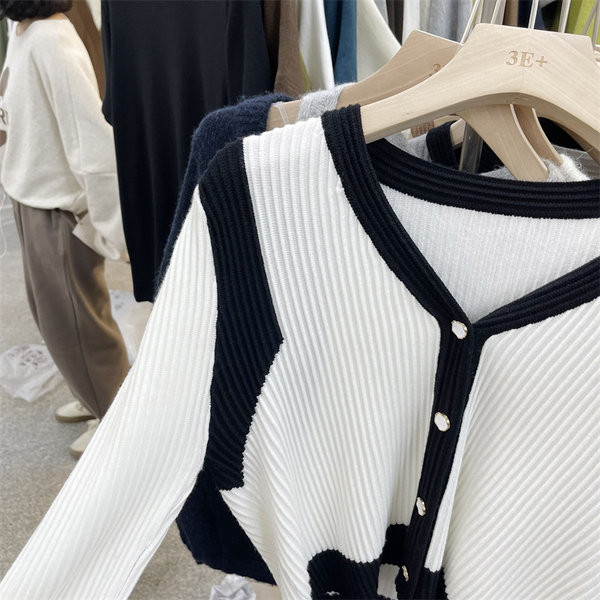 Naiste sügisvest pikkade varrukate ja nööpidega