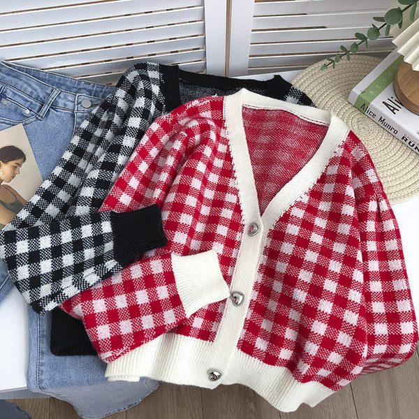 Női kockás kardigán szív alakú gombokkal