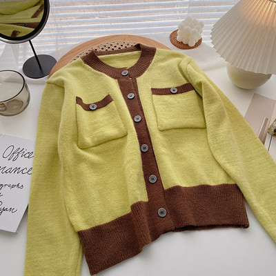 Taskute ja ümara kaelusega vabaaja vest