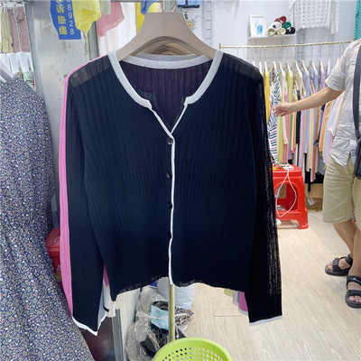 Vékony kötésből készült női kardigán, spitz nyakkivágással