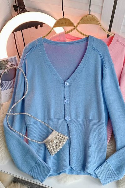 Vékony kötésből és spitz nyakkivágásból készült női kardigán négy színben