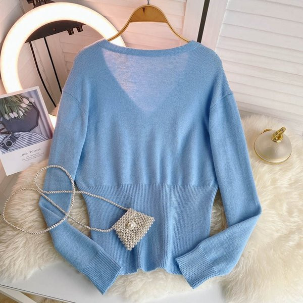 Vékony kötésből és spitz nyakkivágásból készült női kardigán négy színben