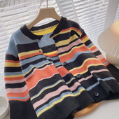 Γυναικεία ριγέ ζακέτα με κουμπιά και στρογγυλή λαιμόκοψη