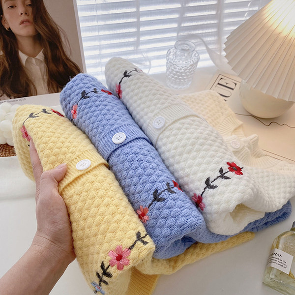 Moodne naiste kardigan tikandi ja ümara kaelusega