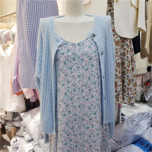 Γυναικεία ζακέτα από λεπτό πλέξιμο με μακριά μανίκια