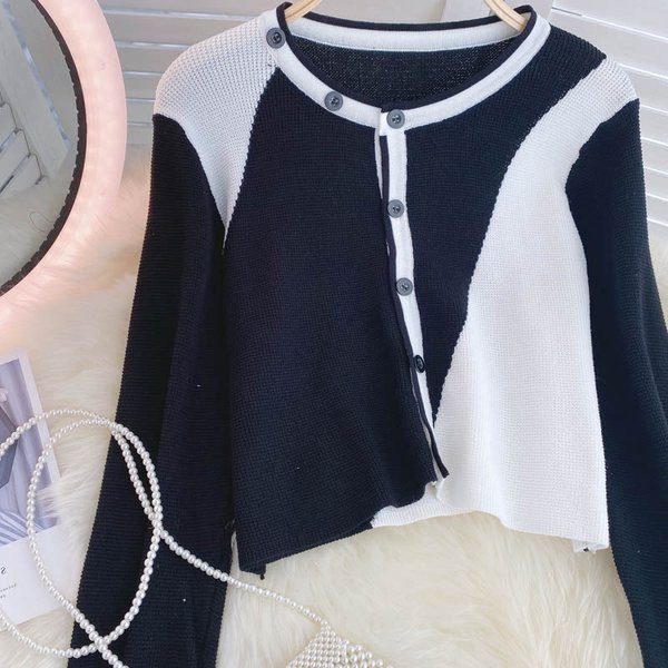 Naiste moodne nööpide ja ovaalse kaelusega vest