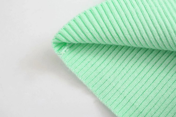 Lühike velvetist ruudukujulise kaelusega vest