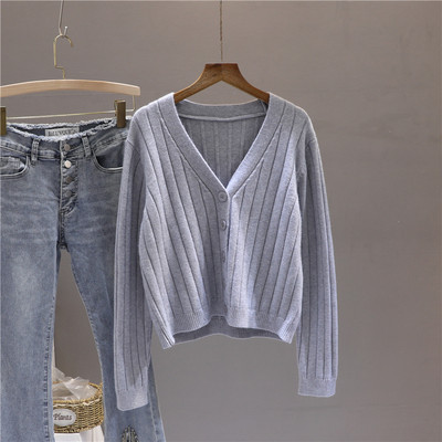 Naiste kootud vest nööpide ja spitsikaelusega - pikkade varrukatega