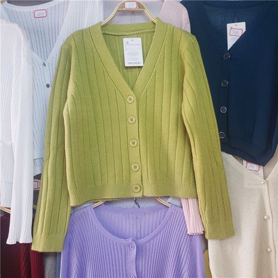 Naiste kootud vest nööpide ja spitsikaelusega - pikkade varrukatega