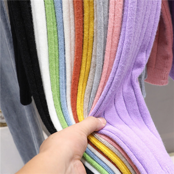 Naiste kootud vest nööpide ja spitsikaelusega - pikkade varrukatega