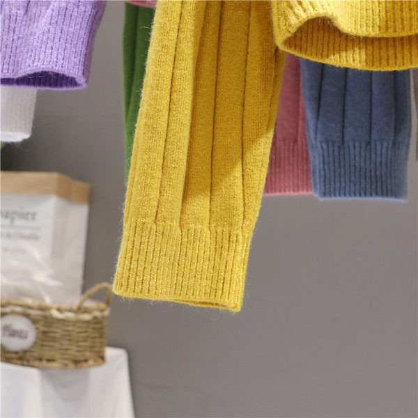 Naiste kootud vest nööpide ja spitsikaelusega - pikkade varrukatega