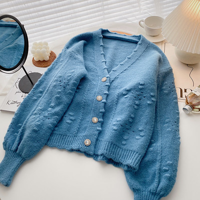 Νέο μοντέλοζακέτα με λαιμόκοψη V και μακριά μανίκια