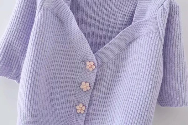 Rövid kordbársony mellény gombokkal és rövid ujjú