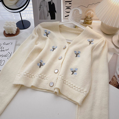 Vabaaja vest pikkade varrukate ja spitsikaelusega