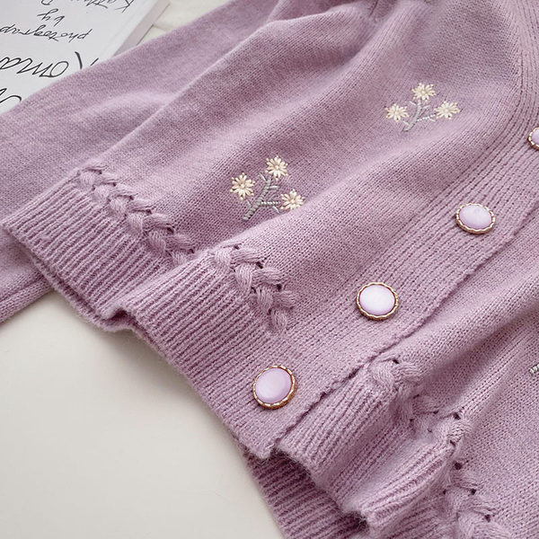 Vabaaja vest pikkade varrukate ja spitsikaelusega