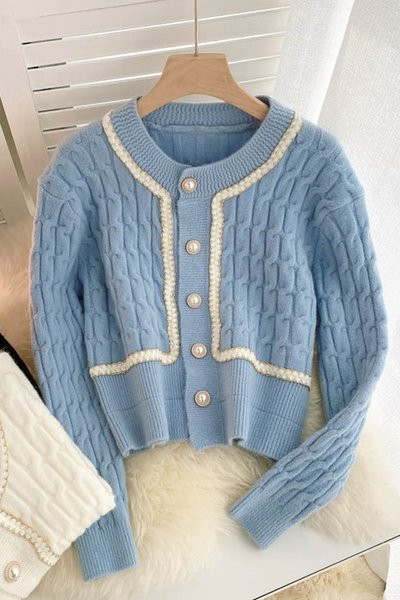 Ümara kaelusega ja nööpidega vabaaja naistevest – mitut värvi