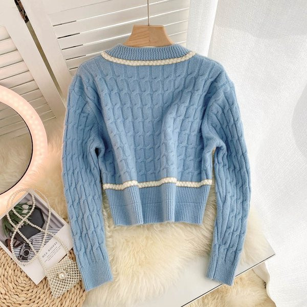 Ümara kaelusega ja nööpidega vabaaja naistevest – mitut värvi