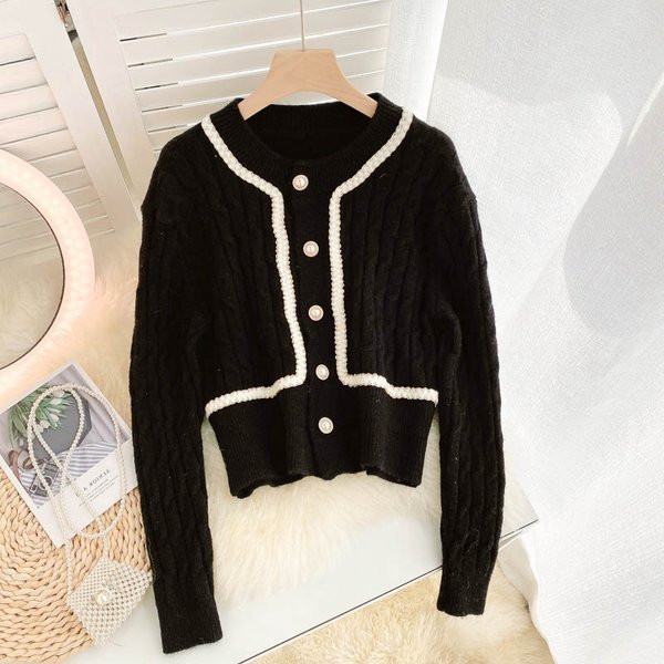 Ümara kaelusega ja nööpidega vabaaja naistevest – mitut värvi