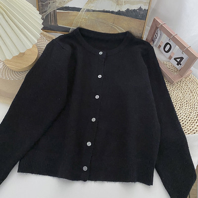 Γυναικεία φθινοπωρινή ζακέτα με κουμπιά και στρογγυλή λαιμόκοψη