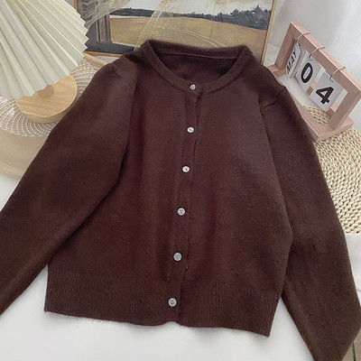 Γυναικεία φθινοπωρινή ζακέτα με κουμπιά και στρογγυλή λαιμόκοψη