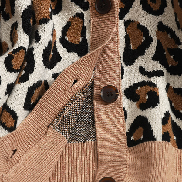 Vabaaja naiste vest loomamustri ja spitsikaelusega