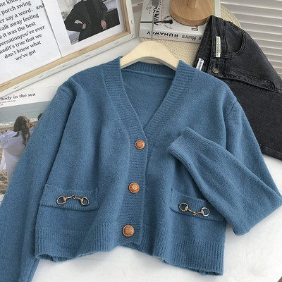 Naiste nööpidega kardigan ja metallkaunistus taskutel