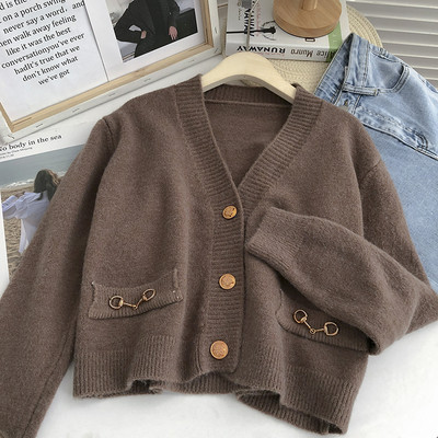 Naiste nööpidega kardigan ja metallkaunistus taskutel