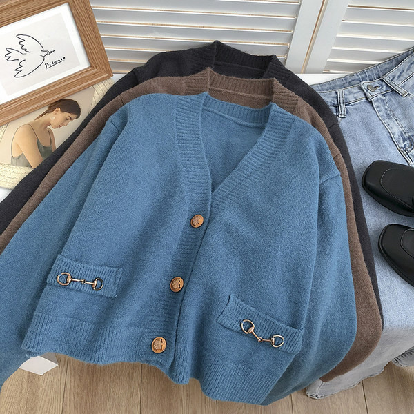 Naiste nööpidega kardigan ja metallkaunistus taskutel