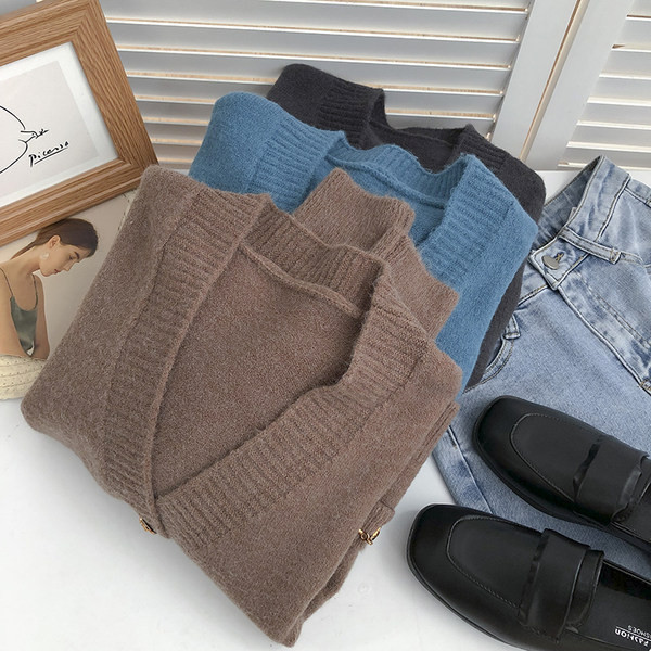 Naiste nööpidega kardigan ja metallkaunistus taskutel