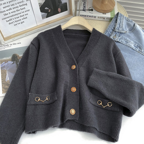 Naiste nööpidega kardigan ja metallkaunistus taskutel