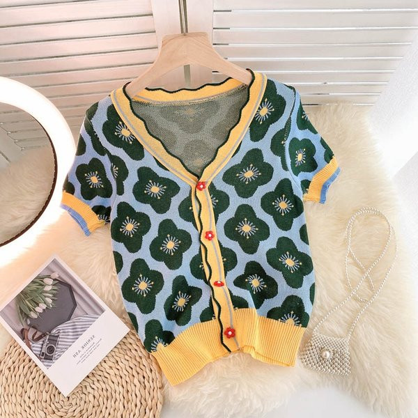 Γυναικεία ζακέτα με κοντά μανίκια και κουμπιά