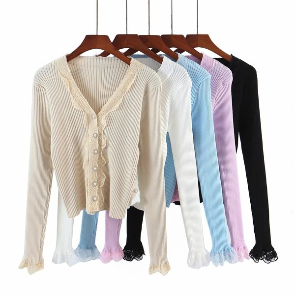 Liibuv velvetist nööpide ja lokkidega vest