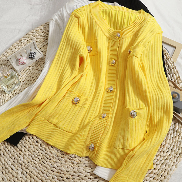 Casual γυναικεία ζακέτα με στρογγυλή λαιμόκοψη και στρογγυλά κουμπιά