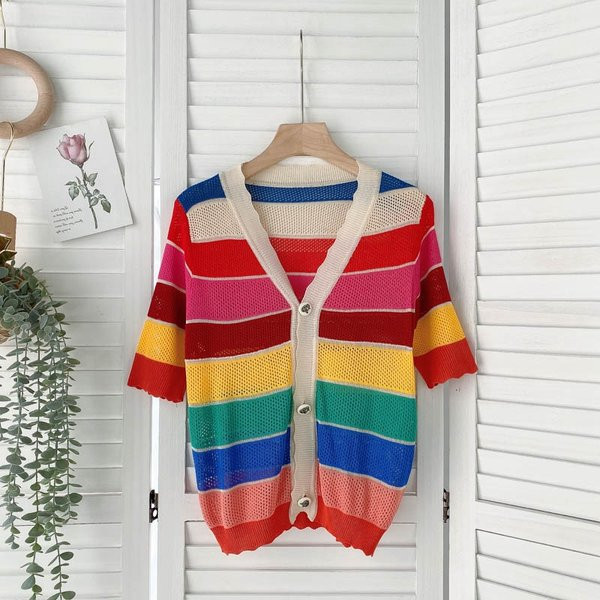 Naiste värviline vest spits-kaelusega ja lühikeste varrukatega