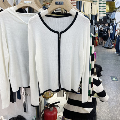 Ovaalse kaelusega ja tõmblukuga vabaajavest naistele