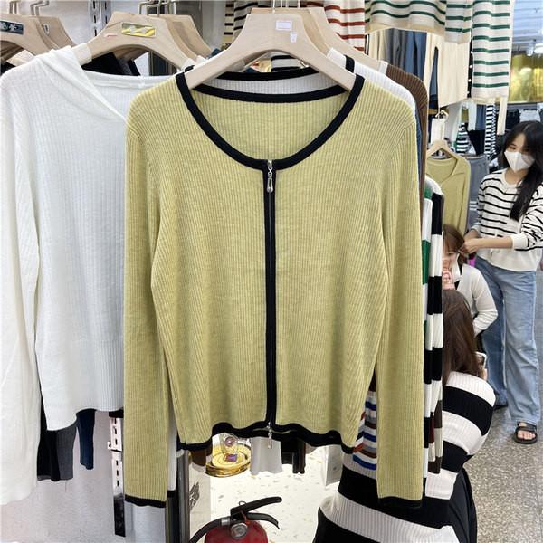 Ovaalse kaelusega ja tõmblukuga vabaajavest naistele