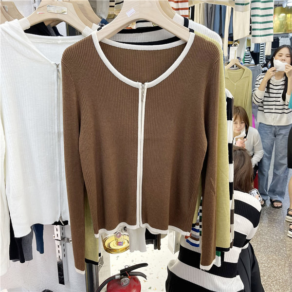 Ovaalse kaelusega ja tõmblukuga vabaajavest naistele