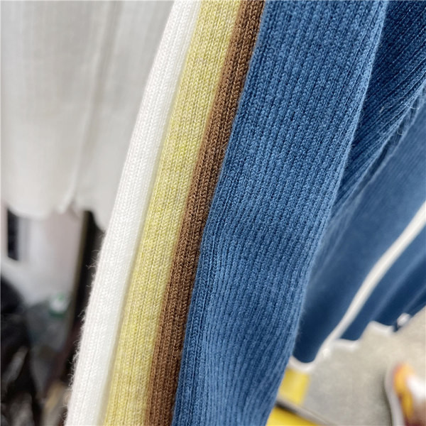 Ovaalse kaelusega ja tõmblukuga vabaajavest naistele