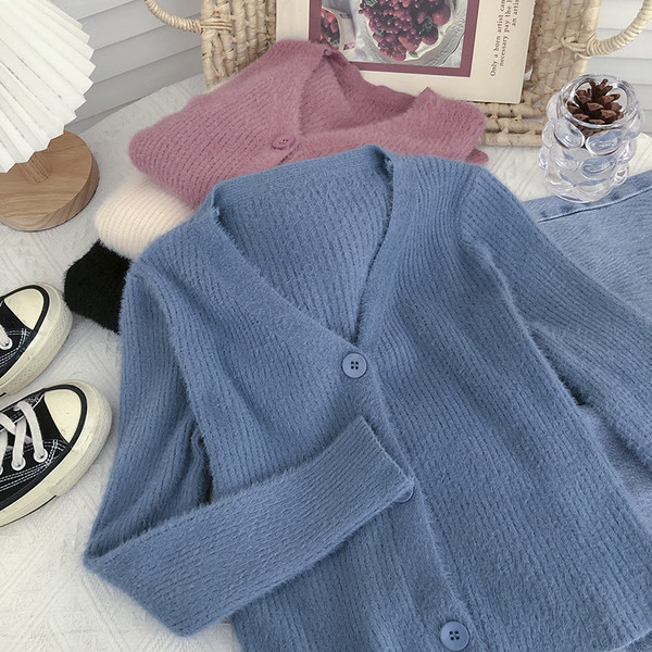 Γυναικεία ζακέτα με V-λαιμόκοψη και κουμπιά