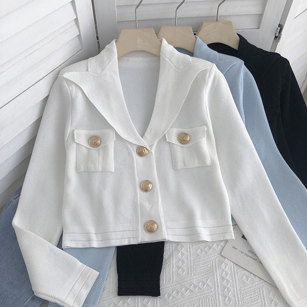 Naiste kardigan kuldsete nööpide ja taskutega