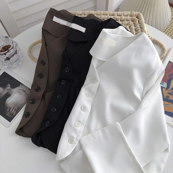 Lühike naiste sügisvest spitsikaelusega