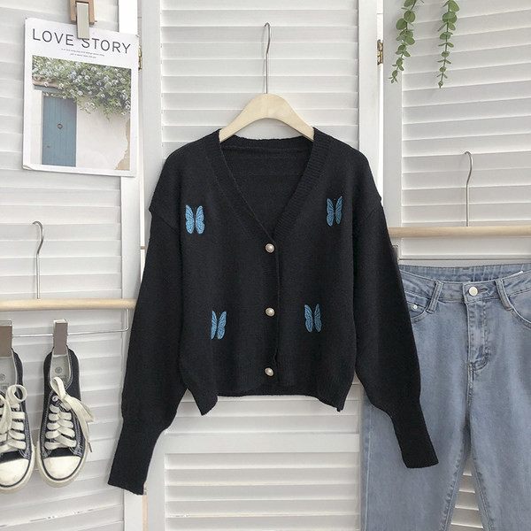 Naiste vabaajavest pärlite ja tikanditega