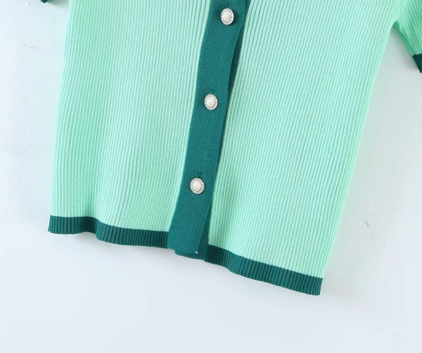 Klassikalise krae ja lühikeste varrukatega vabaaja velvetist vest