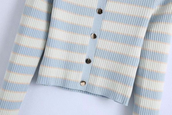 Εφαρμοσμένη ριγέ ζακέτα  με κουμπιά και μακριά μανίκια